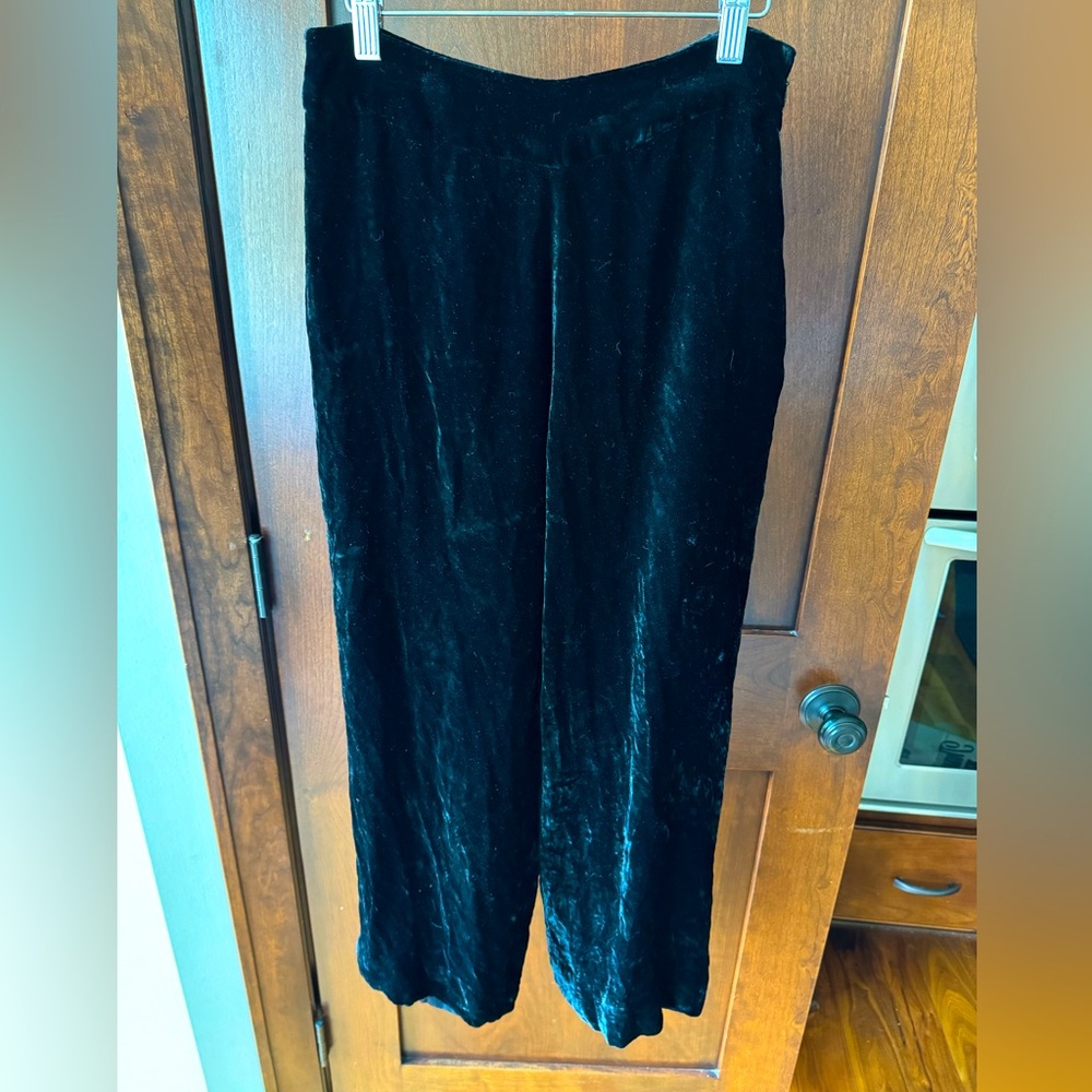 Gorgeous Kay Unger cropped velvet trousers, size 2.